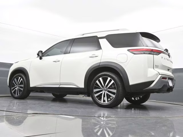 2023 Pearl White Tricoat Nissan Pathfinder Platinum 4X4 SUV