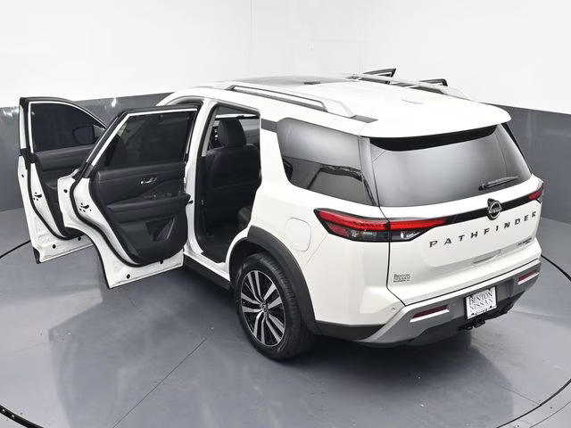 2023 Pearl White Tricoat Nissan Pathfinder Platinum 4X4 SUV