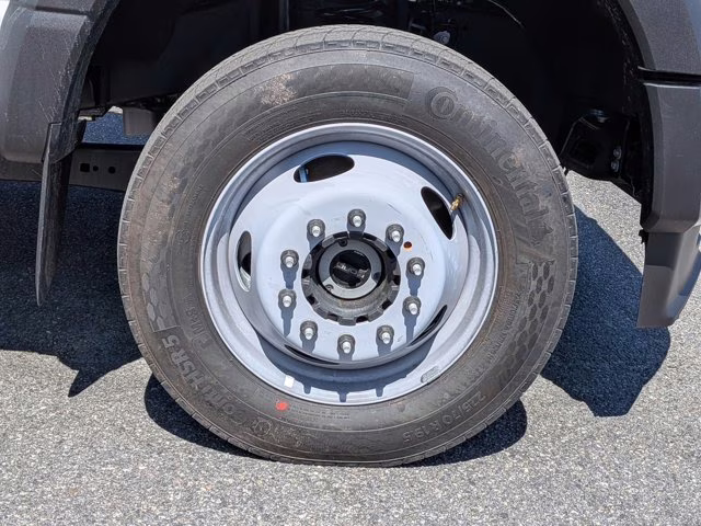 2026 Oxford White Ford Super Duty F-550 DRW XL 4X4 Truck