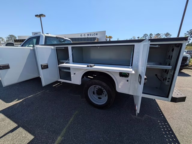 2026 Oxford White Ford Super Duty F-550 DRW XL 4X4 Truck