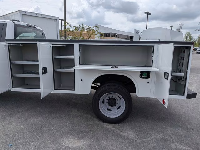 2026 Oxford White Ford Super Duty F-550 DRW XL 4X4 Truck