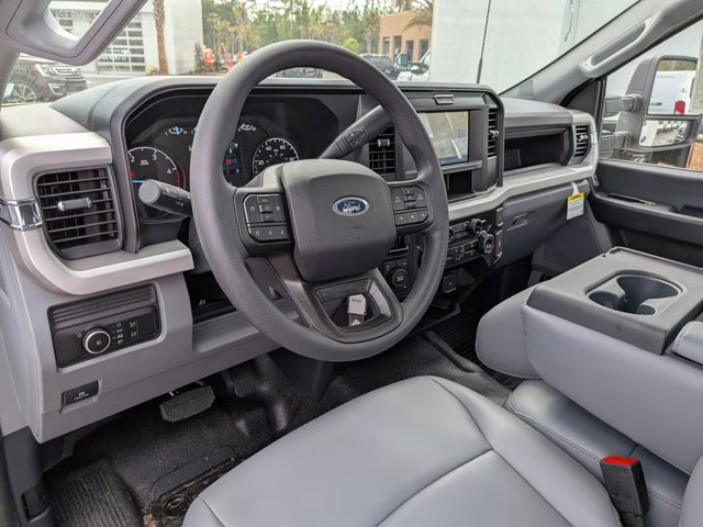 2026 Oxford White Ford Super Duty F-550 DRW XL 4X4 Truck