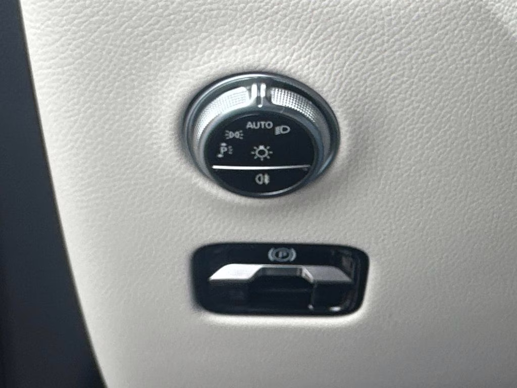 2026 Polar White Mercedes-Benz GLC GLC 350e AWD SUV