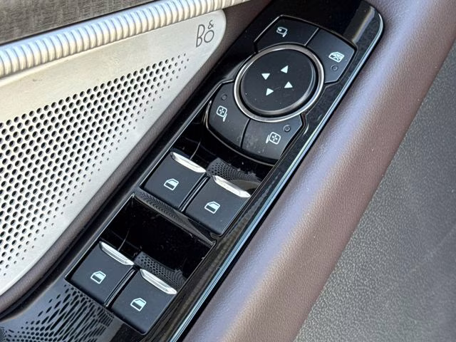 2026 White Ford Explorer Platinum RWD SUV