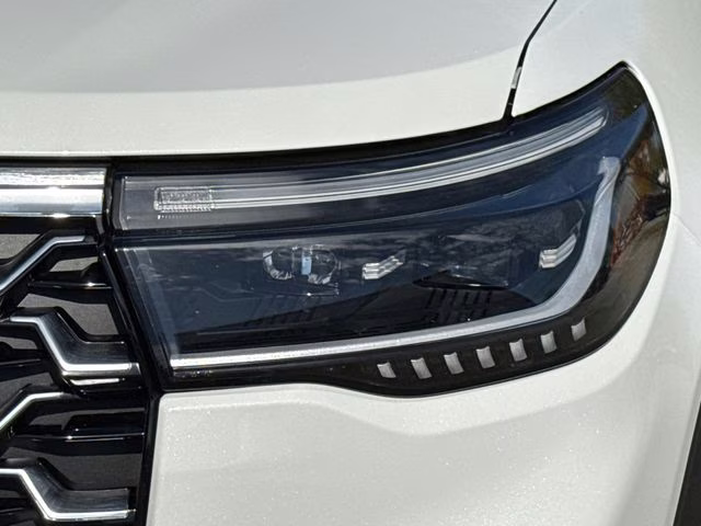 2026 White Ford Explorer Platinum RWD SUV