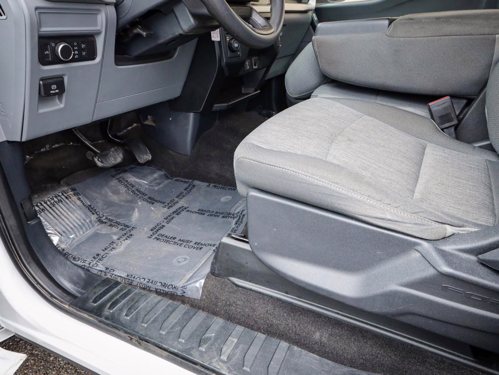 2022 Oxford White Ford F-150 XL 4X4 Truck