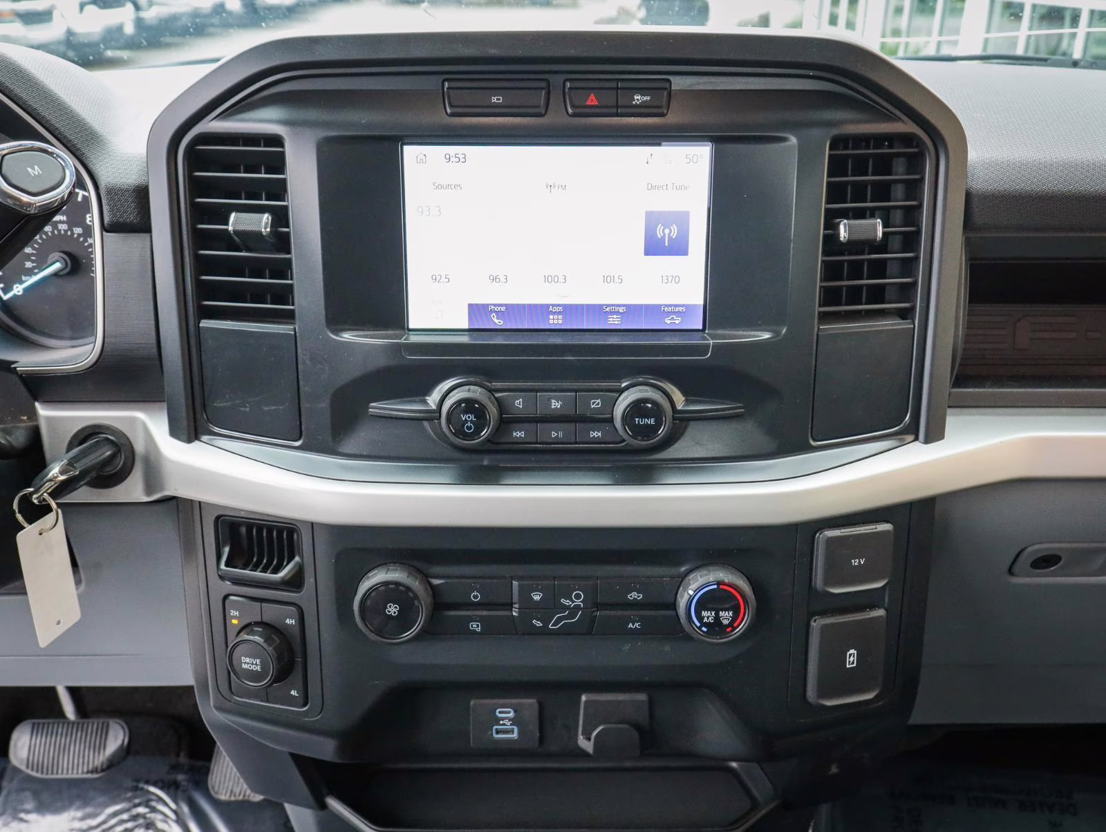 2022 Oxford White Ford F-150 XL 4X4 Truck