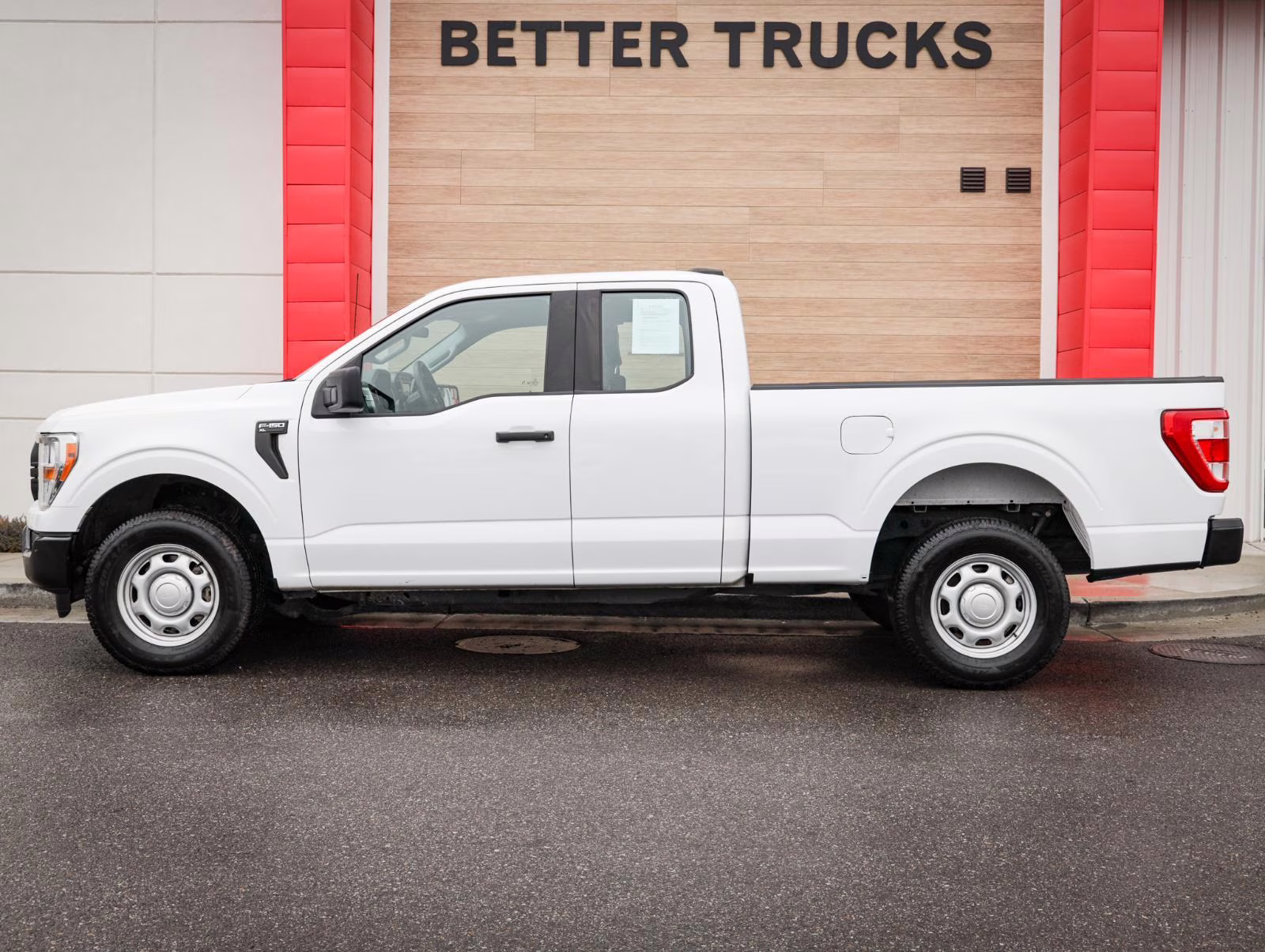2022 Oxford White Ford F-150 XL 4X4 Truck