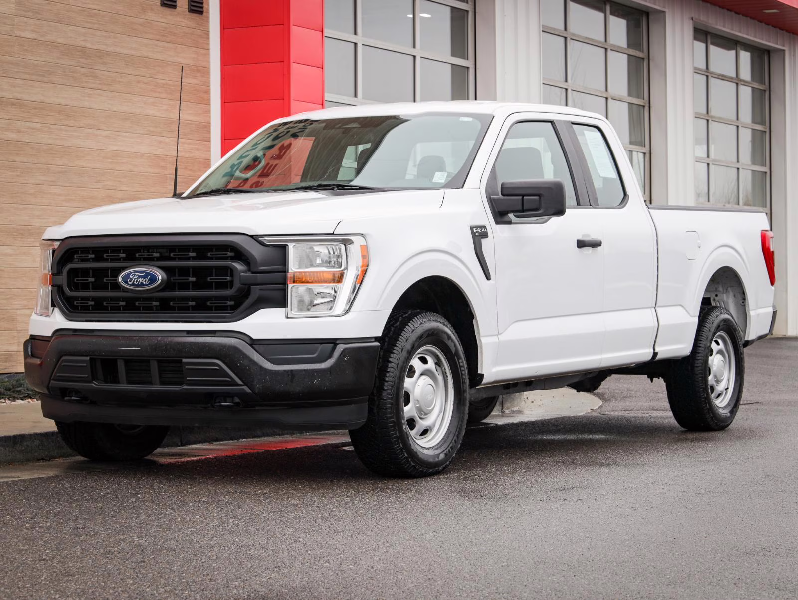 2022 Oxford White Ford F-150 XL 4X4 Truck