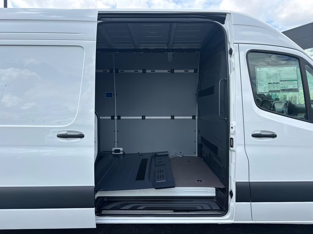2026 Arctic Mercedes-Benz Sprinter 2500 Cargo 170 WB RWD Van