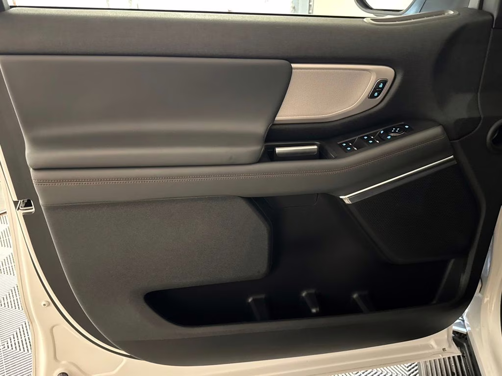 2025 Oxford White Ford Expedition Active RWD SUV