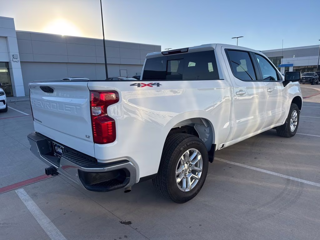2025 Summit White Chevrolet Silverado 1500 LT 4X4 Truck