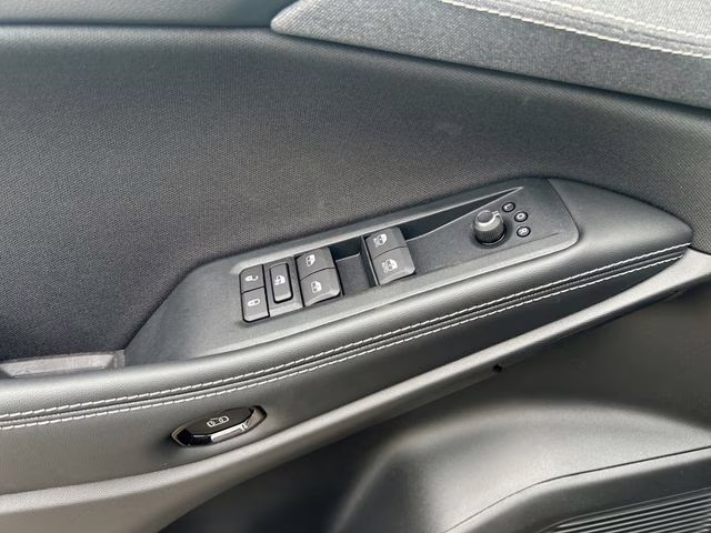 2026 Diamond Black Crystal Pearlcoat Jeep Cherokee Laredo 4X4 SUV