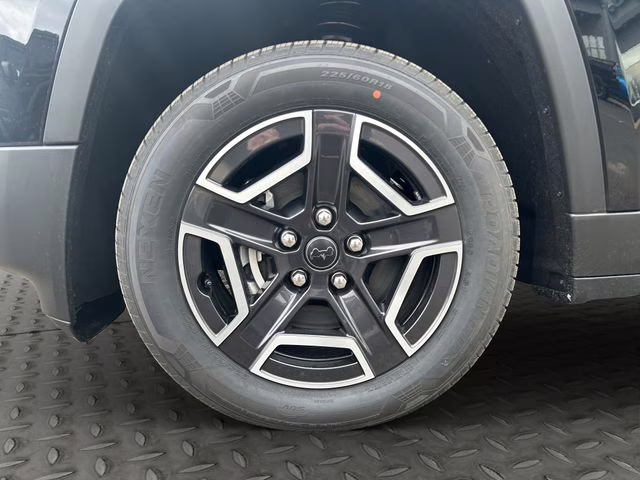 2026 Diamond Black Crystal Pearlcoat Jeep Cherokee Laredo 4X4 SUV