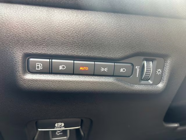 2026 Diamond Black Crystal Pearlcoat Jeep Cherokee Laredo 4X4 SUV