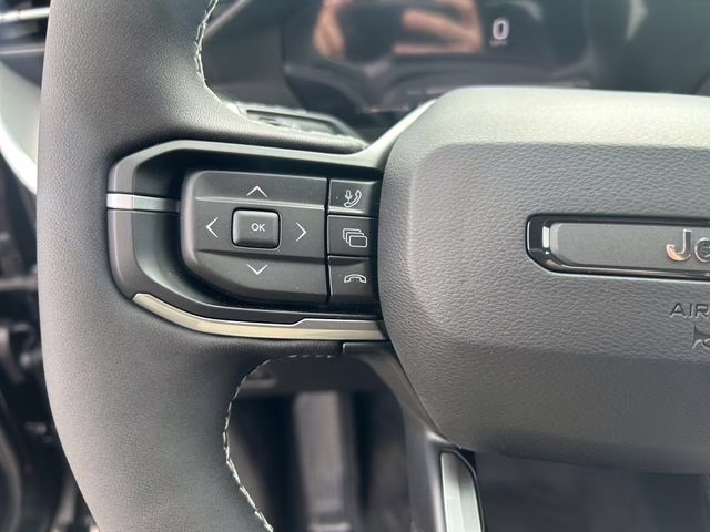 2026 Diamond Black Crystal Pearlcoat Jeep Cherokee Laredo 4X4 SUV