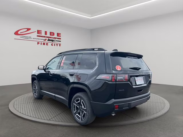 2026 Diamond Black Crystal Pearlcoat Jeep Cherokee Laredo 4X4 SUV