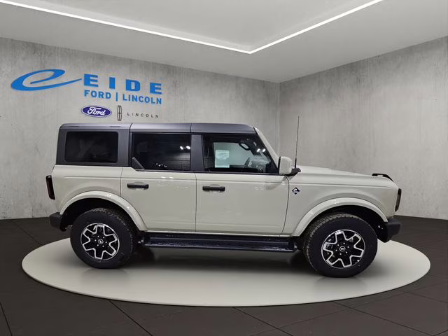 2026 Desert Sand Ford Bronco Outer Banks 4X4 SUV