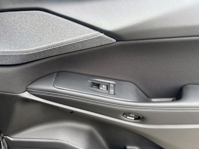 2026 Diamond Black Crystal Pearlcoat Jeep Cherokee Laredo 4X4 SUV