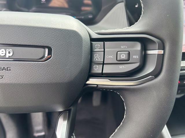 2026 Diamond Black Crystal Pearlcoat Jeep Cherokee Laredo 4X4 SUV