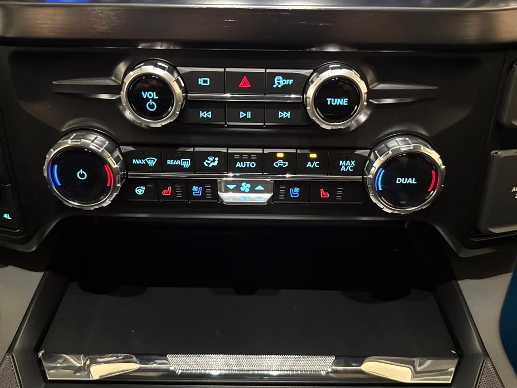 2026 Avalanche Ford Super Duty F-350 SRW Lariat 4X4 Truck