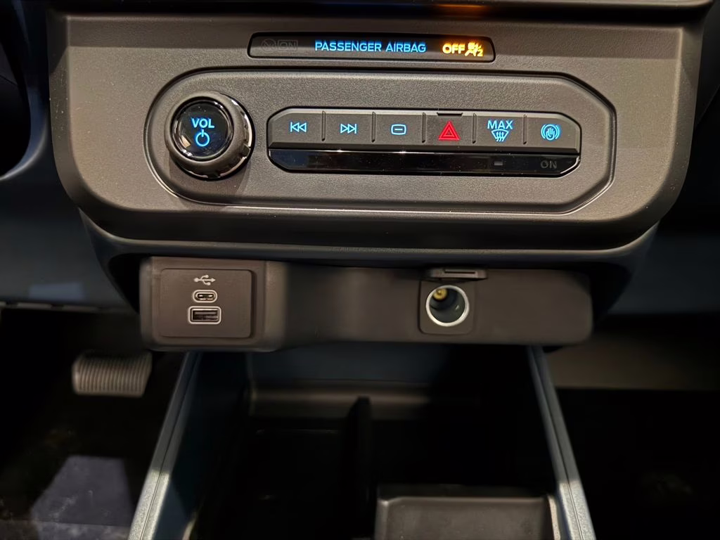 2026 Oxford White Ford Maverick XL AWD Truck