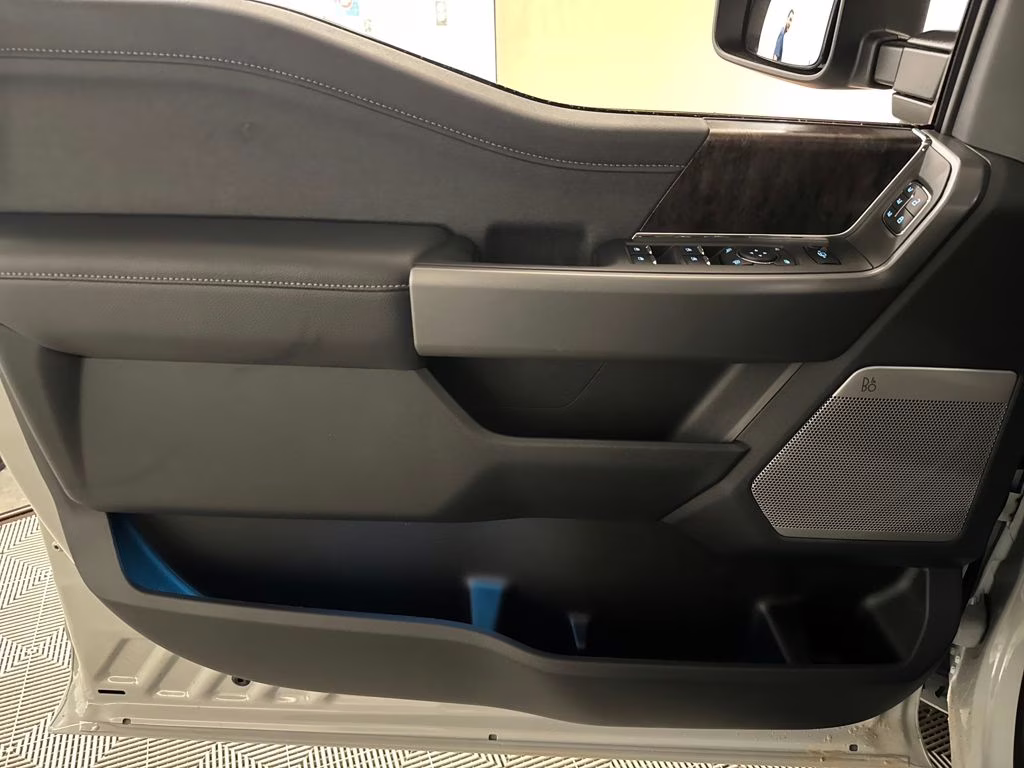 2026 Avalanche Ford Super Duty F-350 SRW Lariat 4X4 Truck