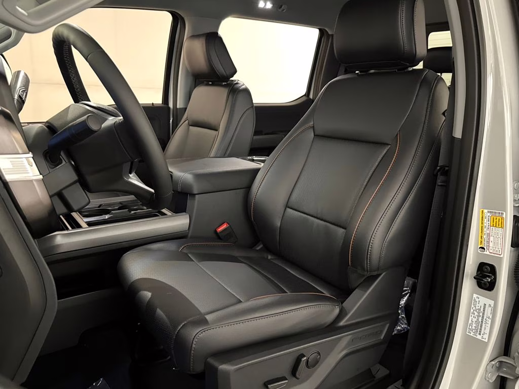 2026 Avalanche Ford Super Duty F-350 SRW Lariat 4X4 Truck