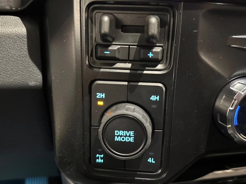 2026 Avalanche Ford Super Duty F-350 SRW Lariat 4X4 Truck