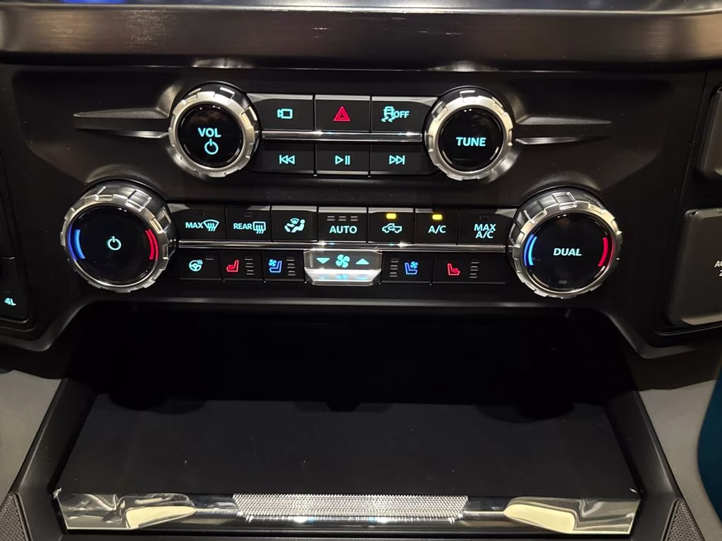 2026 Avalanche Ford Super Duty F-350 SRW Lariat 4X4 Truck