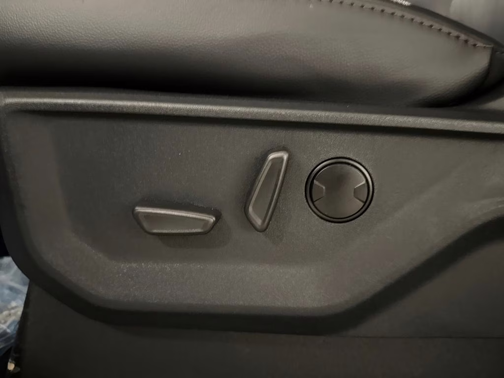 2026 Avalanche Ford Super Duty F-350 SRW Lariat 4X4 Truck