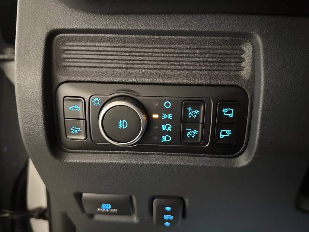 2026 Avalanche Ford Super Duty F-350 SRW Lariat 4X4 Truck