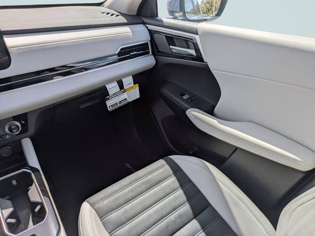 2026 Moonstone Gray Metallic Mitsubishi Outlander SE FWD SUV