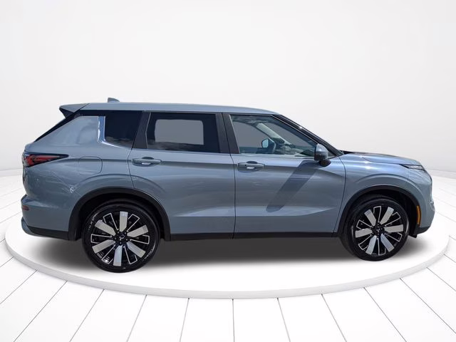 2026 Moonstone Gray Metallic Mitsubishi Outlander SE FWD SUV
