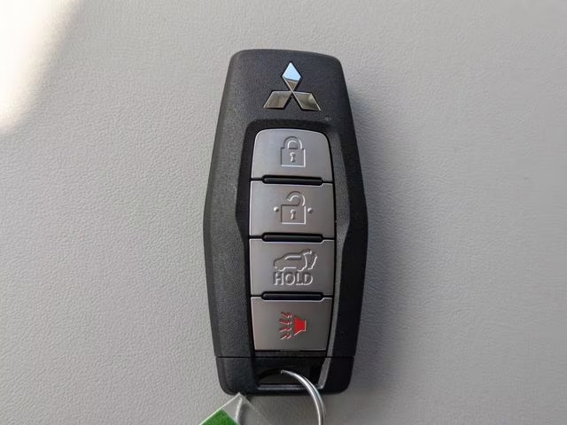 2026 Moonstone Gray Metallic Mitsubishi Outlander SE FWD SUV