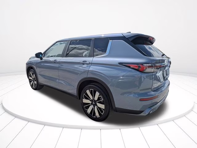 2026 Moonstone Gray Metallic Mitsubishi Outlander SE FWD SUV