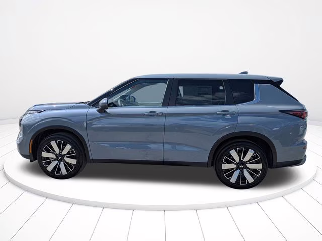 2026 Moonstone Gray Metallic Mitsubishi Outlander SE FWD SUV