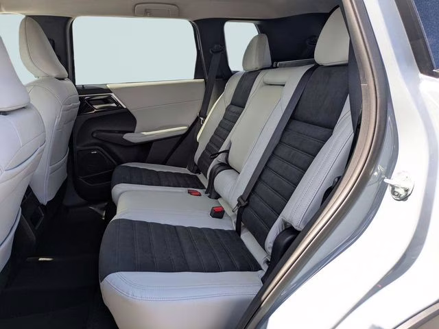 2026 Moonstone Gray Metallic Mitsubishi Outlander SE FWD SUV