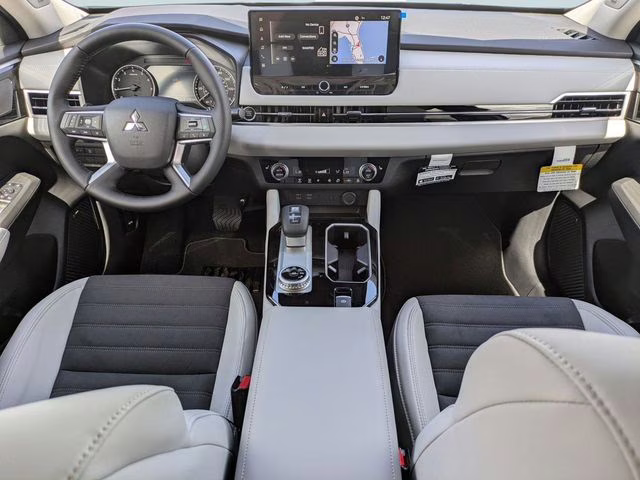 2026 Moonstone Gray Metallic Mitsubishi Outlander SE FWD SUV