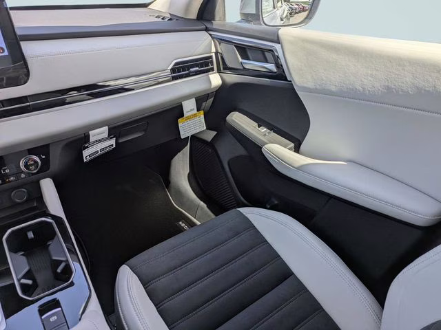 2026 Moonstone Gray Metallic Mitsubishi Outlander SE FWD SUV