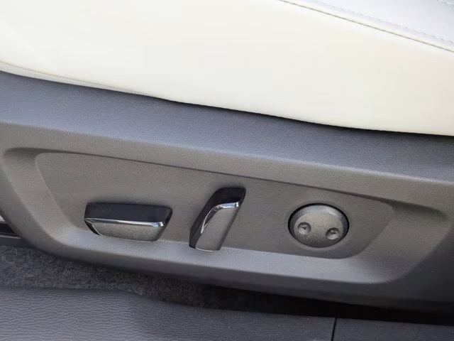 2026 Moonstone Gray Metallic Mitsubishi Outlander SE FWD SUV