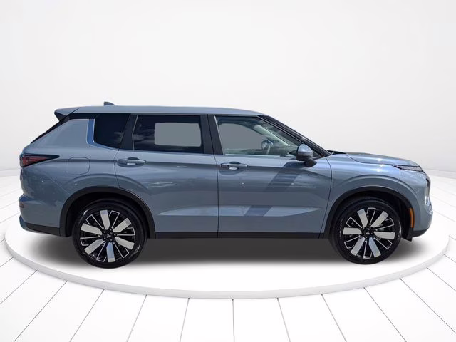 2026 Moonstone Gray Metallic Mitsubishi Outlander SE FWD SUV