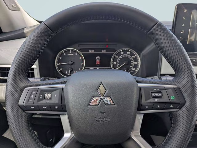 2026 Moonstone Gray Metallic Mitsubishi Outlander SE FWD SUV