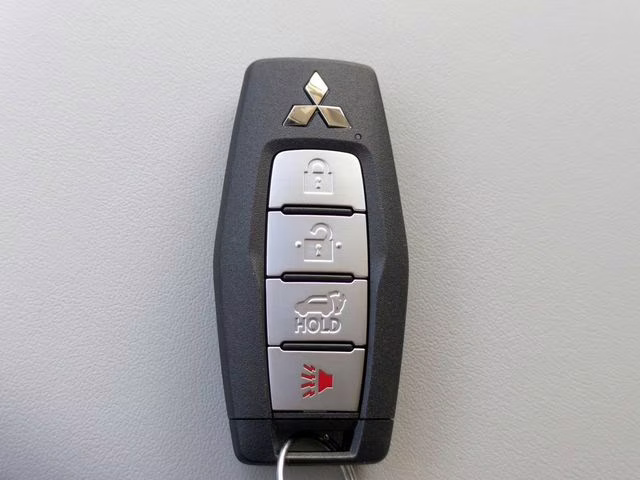 2026 Moonstone Gray Metallic Mitsubishi Outlander SE FWD SUV