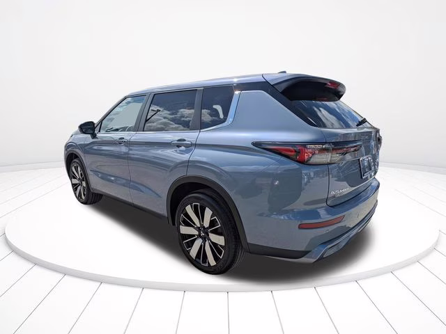 2026 Moonstone Gray Metallic Mitsubishi Outlander SE FWD SUV