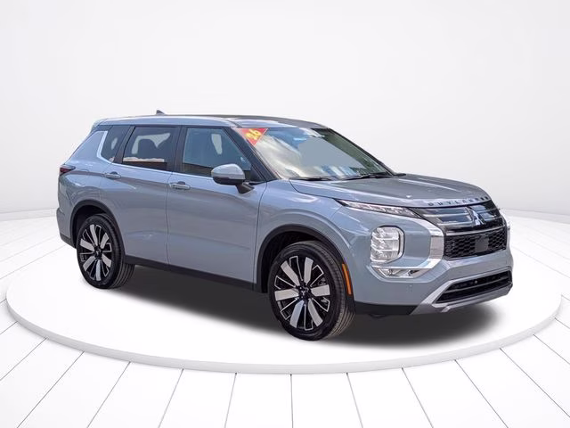 2026 Moonstone Gray Metallic Mitsubishi Outlander SE FWD SUV