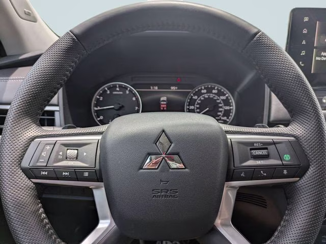 2026 Moonstone Gray Metallic Mitsubishi Outlander SE FWD SUV