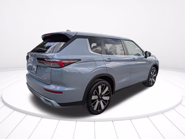 2026 Moonstone Gray Metallic Mitsubishi Outlander SE FWD SUV