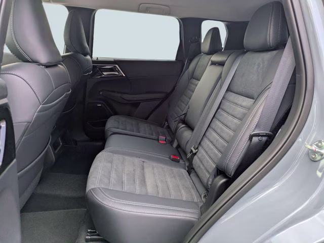 2026 Moonstone Gray Metallic Mitsubishi Outlander SE FWD SUV
