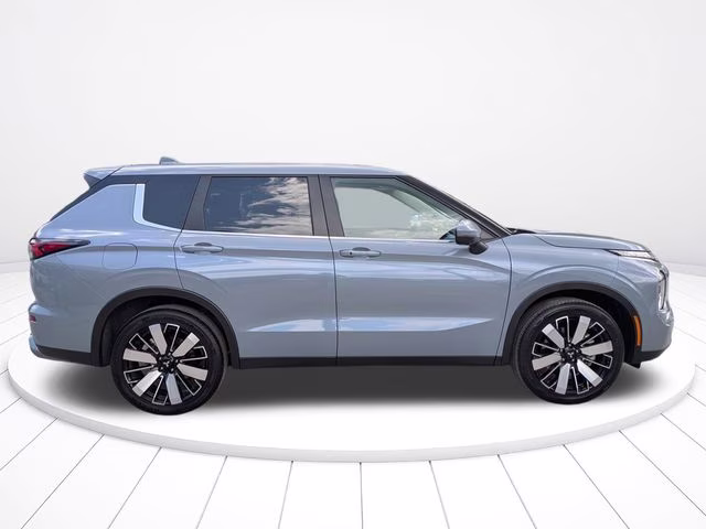 2026 Moonstone Gray Metallic Mitsubishi Outlander SE FWD SUV